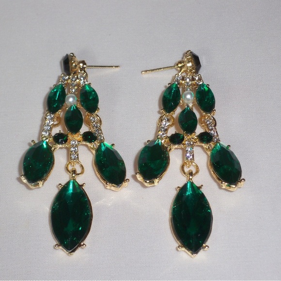 Green Rhinestone Necklace Set (BRIDAL, WEDDING, PROM, QUINCEÑERA, PAGENT) - Picture 4 of 10